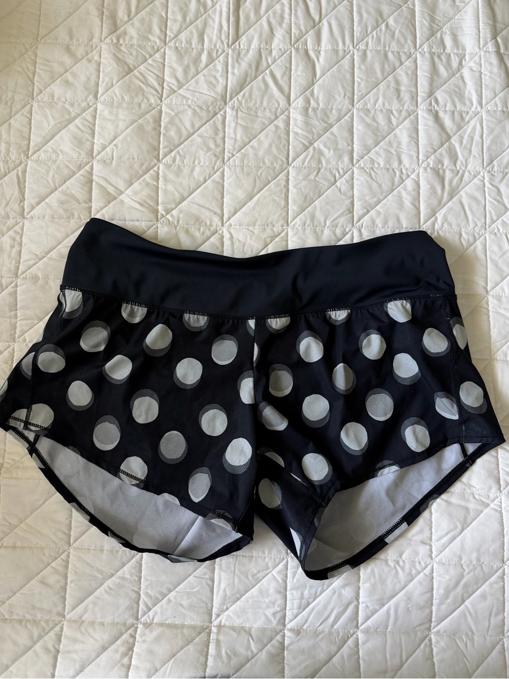 Athletic / Athleisure Oiselle Black Polka Dot Shorts Size 6 (medium)